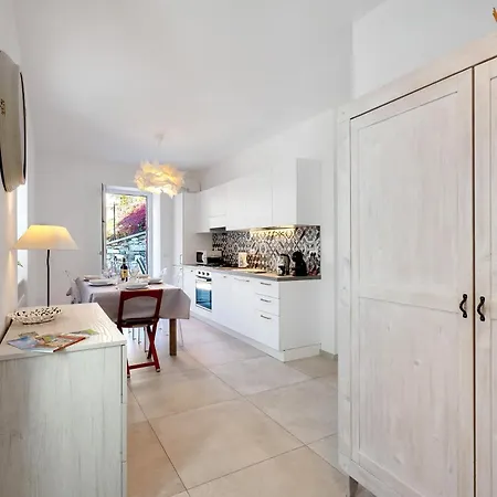 Semesterbostad Residenza Jasmine Grey *